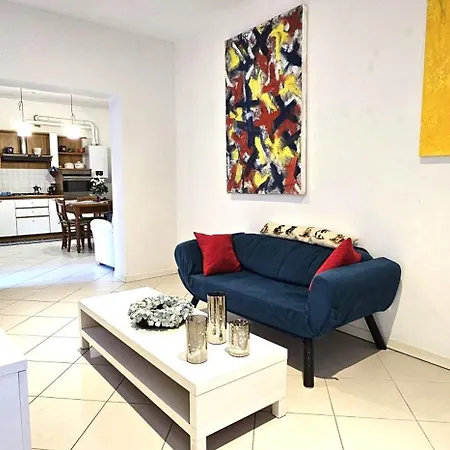 Rose House With Private Garden Apartment Lido di Venezia