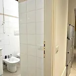 Rose House With Private Garden Apartment