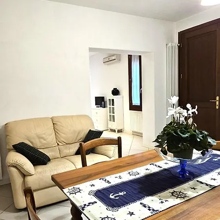 Rose House With Private Garden *