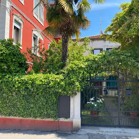 Appartement Rose House With Private Garden Lido de Venise