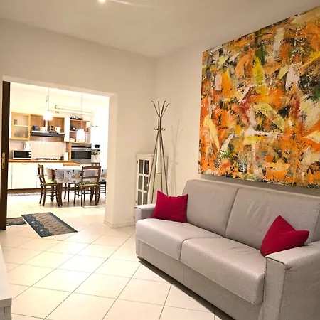 Rose House With Private Garden Appartamento