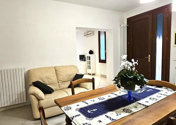 Rose House With Private Garden *