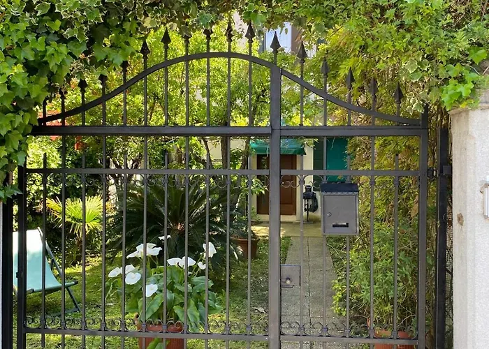 Rose House With Private Garden Lido di Venezia
